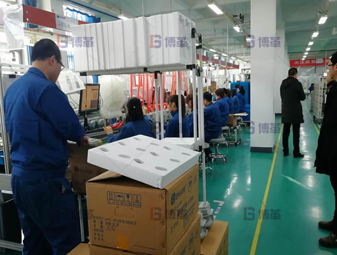 采用雙邊流水線,節約空間,電子組裝材料水蜘蛛配送。 采用雙邊流水線,節約空間,電子組裝材料水蜘蛛配送。